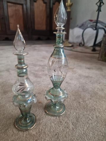 Egyptische parfumflesjes, blauw met gouddraad beschikbaar voor biedingen