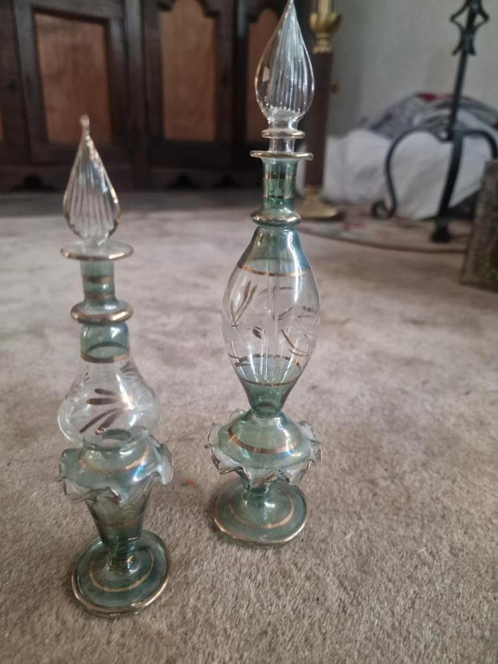 Egyptische parfumflesjes, blauw met gouddraad, Antiek en Kunst, Antiek | Glas en Kristal, Ophalen of Verzenden