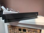 Xbox One X, 2 controllers en 3 spellen, 2 spelers, Ophalen of Verzenden, Zo goed als nieuw, Overige genres