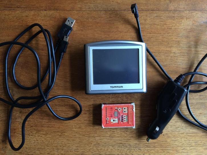 TomTom One navigatie voor in de auto op reis compact klein, Auto diversen, Autonavigatie, Gebruikt, Ophalen of Verzenden