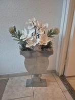 Decoratieve bloemstuk in zilveren vaas, Huis en Inrichting, Woonaccessoires | Kunstplanten en Kunstbloemen, Ophalen, Zo goed als nieuw