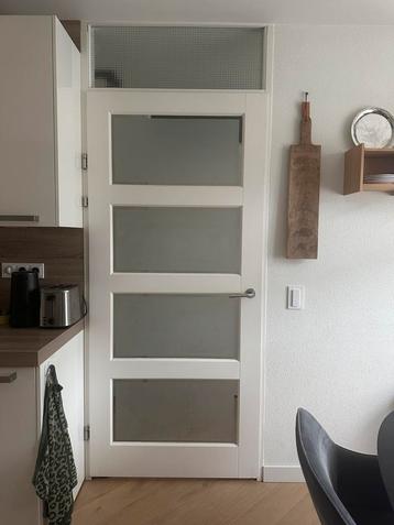 Stompe binnendeur met glas beschikbaar voor biedingen