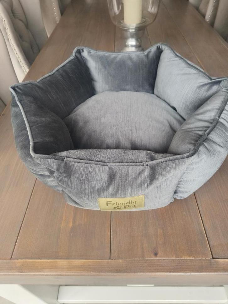 Mooie hondenmand, Dieren en Toebehoren, Hondenmanden, Zo goed als nieuw, Stof, Ophalen of Verzenden