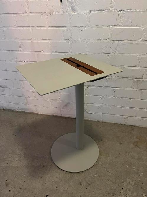 Spell Nomad bijzetafelje ipad laptop, Huis en Inrichting, Tafels | Bijzettafels, Rechthoekig, Minder dan 55 cm, Hout, Ophalen