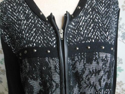 Mooi vest van AZAY maat 44 60%viscose 40% katoen., Kleding | Dames, Truien en Vesten, Zo goed als nieuw, Maat 42/44 (L), Zwart