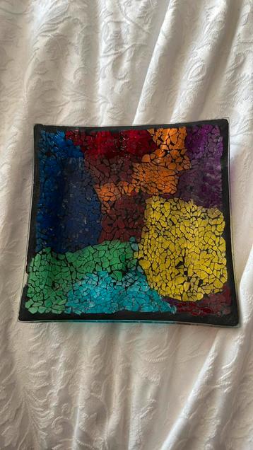 Schaaltje is een craquelé mozaïek/ gebroken glas mozaïek beschikbaar voor biedingen