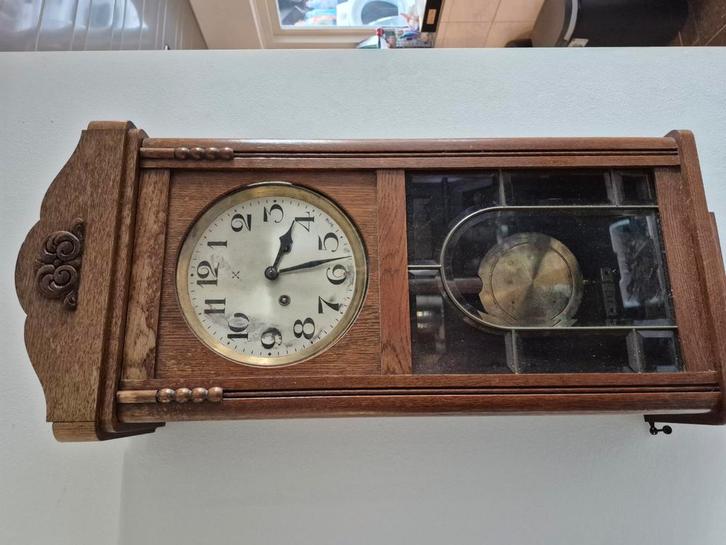 oude houten antieke klok. loopt prima, Antiek en Kunst, Antiek | Klokken, Ophalen