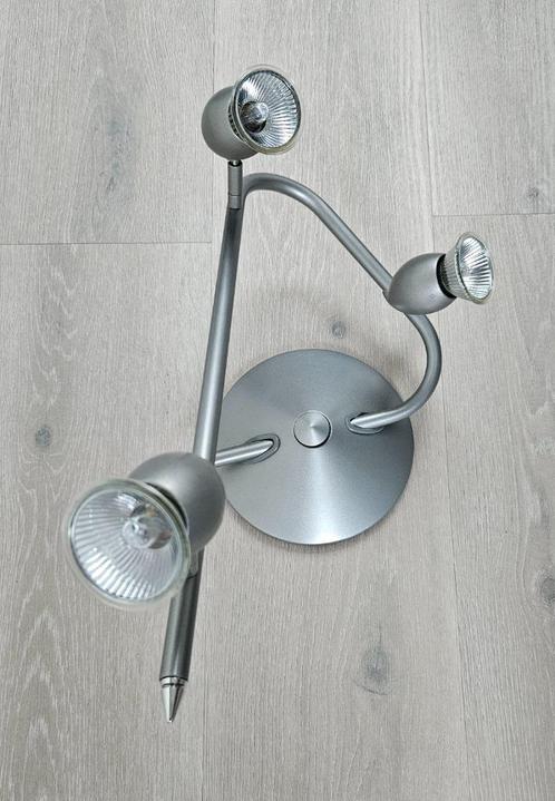 DRIE-LAMPS RONDE SPOT IN ALUMINIUM KLEUR te koop, Huis en Inrichting, Lampen | Spots, Gebruikt, Plafondspot of Wandspot, Metaal of Aluminium