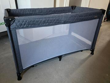 Campingbedje plus matras zgan 2x gebruikt beschikbaar voor biedingen