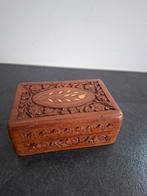 Houten kistje met uitgesneden versiering, Ophalen of Verzenden