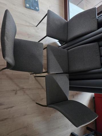 Set van 4 grijze stoelen beschikbaar voor biedingen