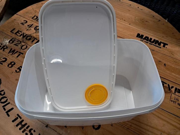 Zeer nette emmers, bakken van 15kg, Huis en Inrichting, Keuken | Tupperware, Zo goed als nieuw, Overige typen, Ophalen of Verzenden