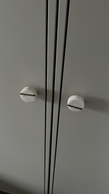Ikea beige kast 2x 50cm kast met marmeren knopen - afbeelding 2