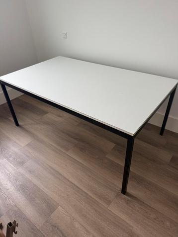 Stevig bureau met stalen poten, gratis af te halen! beschikbaar voor biedingen
