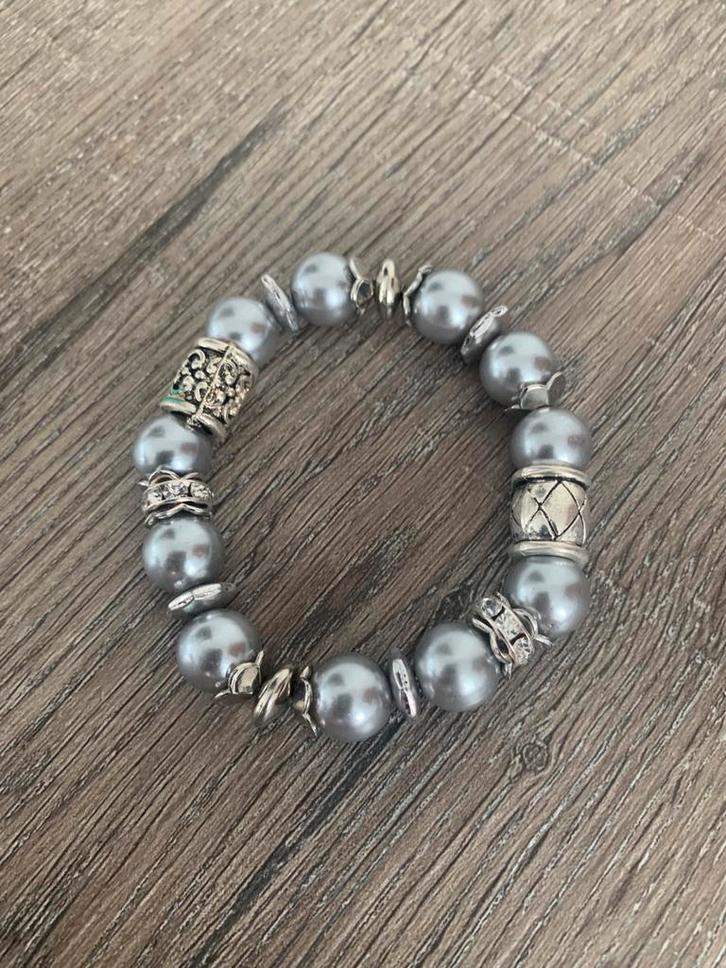 Partij 15 stuks elastische parel armbanden zilver A107, Sieraden, Tassen en Uiterlijk, Armbanden, Nieuw, Zilver, Ophalen of Verzenden