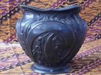 Mooie Art Nouveau pot uit Frankrijk van tin 12 cm. uit 1900.