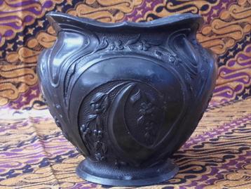 Mooie Art Nouveau pot uit Frankrijk van tin 12 cm. uit 1900. beschikbaar voor biedingen