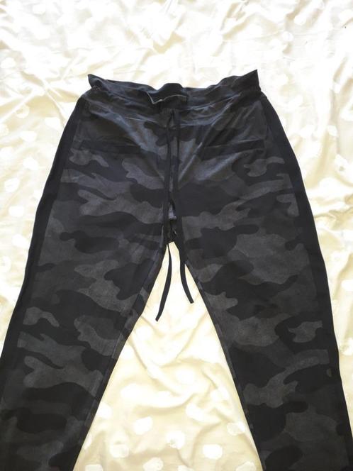 Studio Anneloes pantalon M camouflage travelstof, Kleding | Dames, Broeken en Pantalons, Zo goed als nieuw, Maat 38/40 (M), Zwart