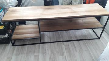 TV-kast – 150 cm breed, 40 cm diep, 50 cm hoog beschikbaar voor biedingen