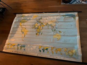 Groot formaat wandkaart / schoolplaat van de wereld beschikbaar voor biedingen