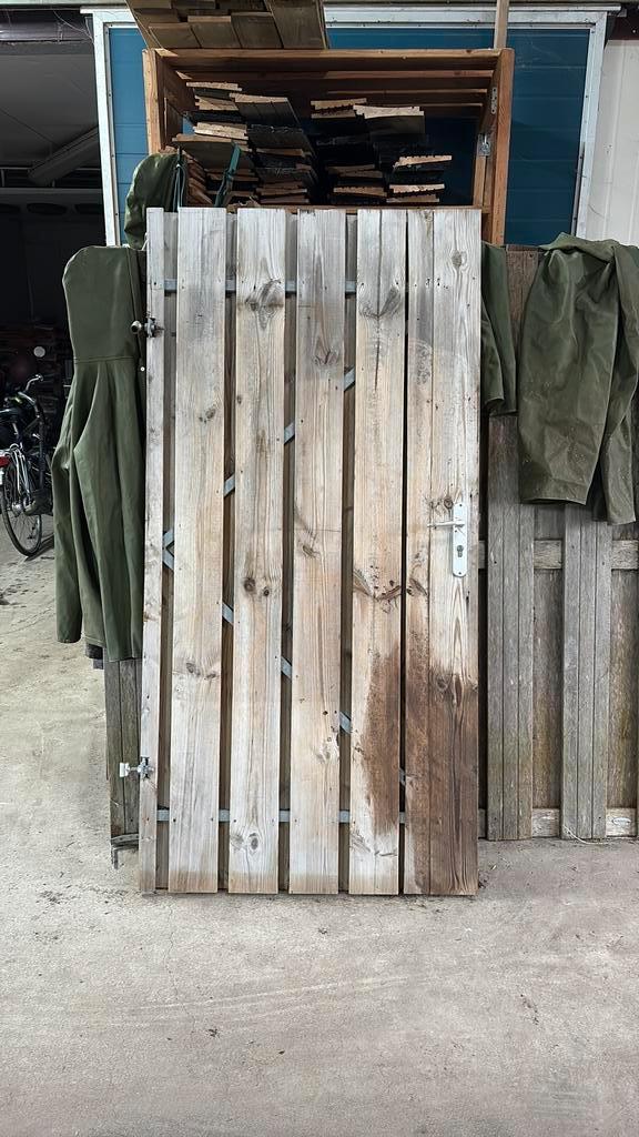 Poortdeur op stalen frame! In goede staat, Tuin en Terras, Schuttingen, Zo goed als nieuw, IJzer, 1 tot 2 meter, Minder dan 3 meter