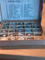 SCHITTEREND RETRO DOOSJE MET MINERALEN GEMSTONE EGG BOX, Verzamelen, Mineralen en Fossielen, Ophalen of Verzenden