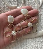 & Other Stories Bloem Oorbellen, Overige materialen, Hangers, Ophalen of Verzenden, Zo goed als nieuw