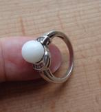 zilveren luxe ring met witte mineraal bol [1003], Sieraden, Tassen en Uiterlijk, Verzenden, Zo goed als nieuw, 17 tot 18, Dame