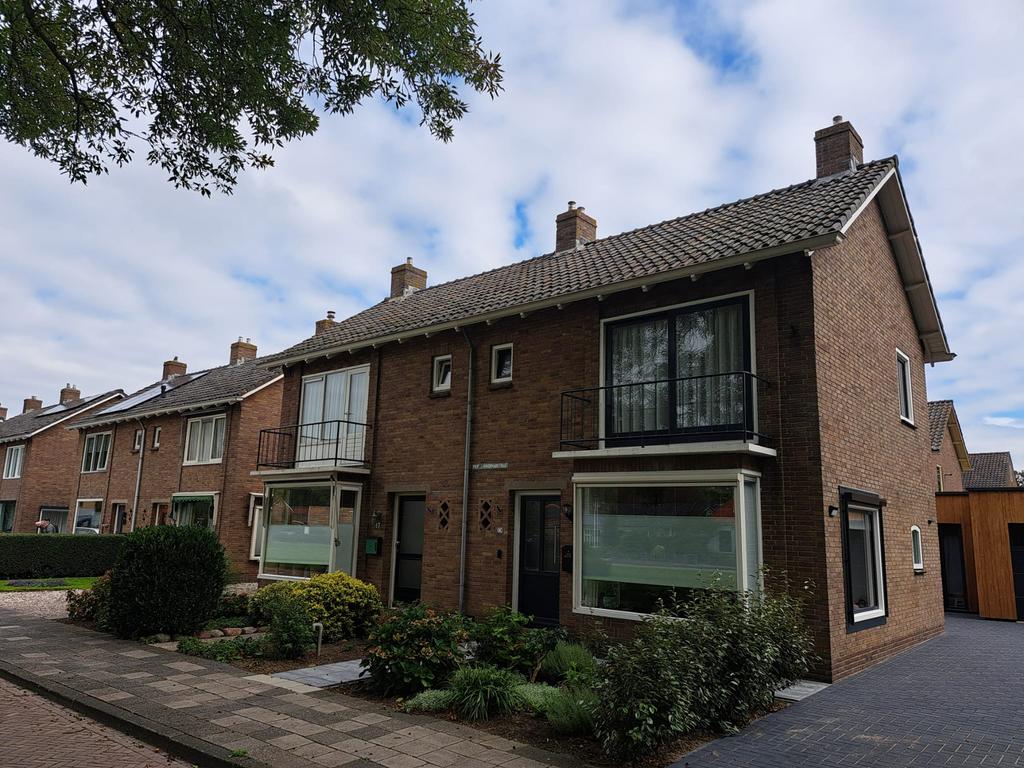 O.V.H Dakpannen, gevelpannen en nokvorsten, Ophalen, Steen of Klei, Q, Q