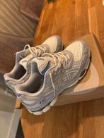 Asics schoenen te koop, Kleding | Dames, Schoenen, Ophalen of Verzenden, Zo goed als nieuw, Grijs, Sneakers of Gympen