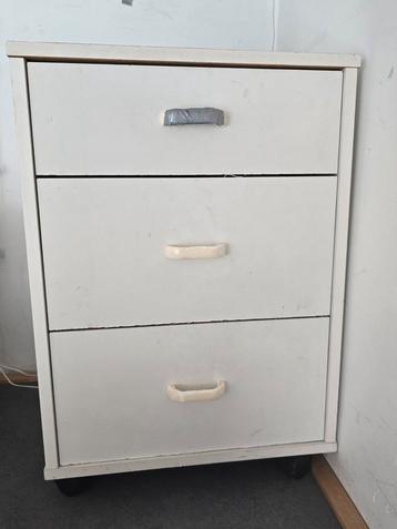 White dresser 
