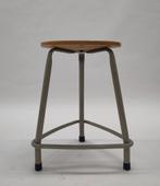 Kruk Ahrend de Cirkel Friso Kramer krukje hout metaal, Huis en Inrichting, Barkrukken, Gebruikt, Met voetsteun, ., Ophalen of Verzenden