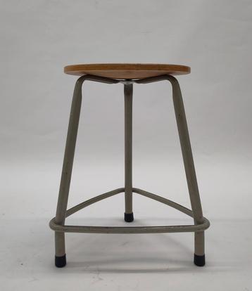 Kruk Ahrend de Cirkel Friso Kramer krukje hout metaal  beschikbaar voor biedingen