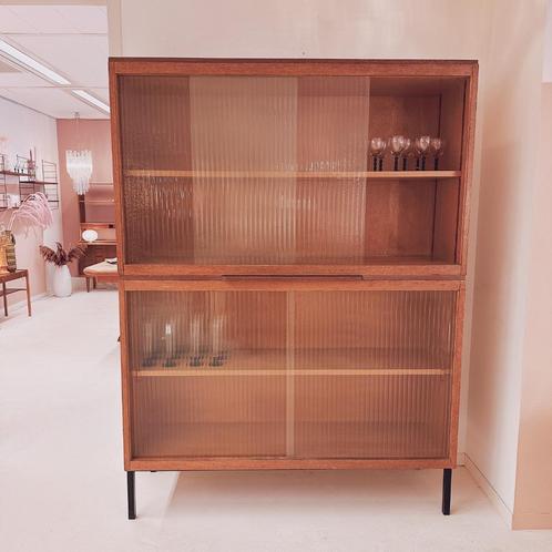 vintage Hoge vitrinekast - 1960 - met geribbeld glas, Huis en Inrichting, Kasten | Vitrinekasten, Zo goed als nieuw, 150 tot 200 cm
