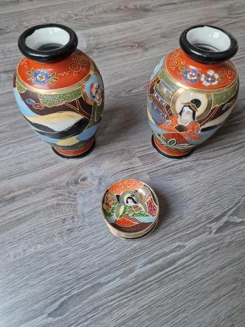 Oosterse Vazen & Schoteltjes Set beschikbaar voor biedingen