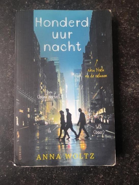 Anna Woltz - Honderd uur nacht, Boeken, Kinderboeken | Jeugd | 13 jaar en ouder, Zo goed als nieuw, Ophalen of Verzenden