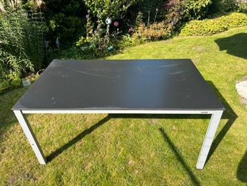 Kunstof tuintafel 160 x 95 beschikbaar voor biedingen