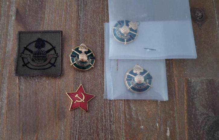 Militairia Emblemen KCT en USSR, Verzamelen, Militaria | Algemeen, Landmacht, Embleem of Badge, Nederland, Ophalen of Verzenden