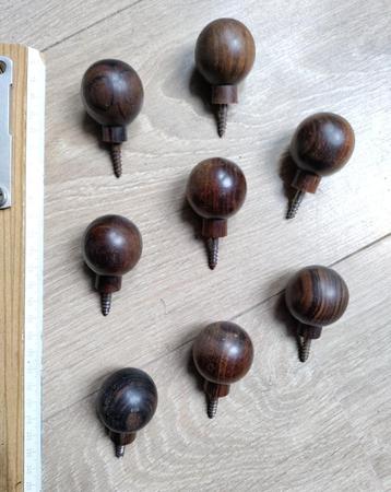 8x vintage houten deurknoppen beschikbaar voor biedingen