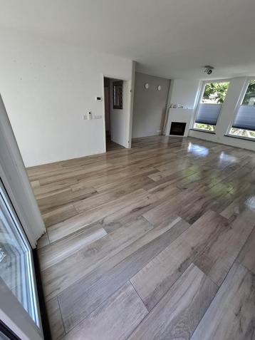 Tegelvloer beschikbaar voor biedingen