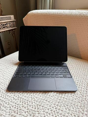 iPad Pro 13 (256 GB) + Magic Keyboard – Zo goed als nieuw beschikbaar voor biedingen