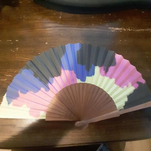 🍉A FAN OF katoen en perenhouten handwaaier🏷️GRATIS, Hobby en Vrije tijd, Feestartikelen, Gebruikt, Feestartikel, Overige, Verzenden