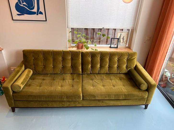 Mooie mosgroene velvet 4-zits bank van Homestock, Huis en Inrichting, Banken | Bankstellen, Gebruikt, Rechte bank, Vierpersoons of meer