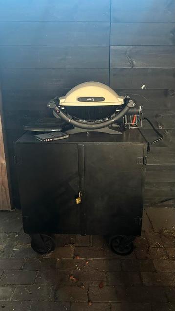 Barbecue kar met ruimte voor gasfles beschikbaar voor biedingen