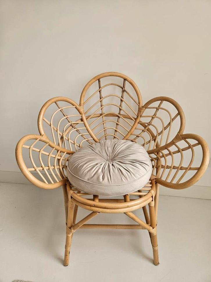 Rotan Stoel Bloemvorm Xenos, nieuwstaat, Huis en Inrichting, Stoelen, Zo goed als nieuw, Eén, Bruin, Ophalen