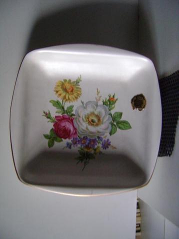 Flora keramiek Gouda vierkant schaaltje met bloemendecoratie beschikbaar voor biedingen