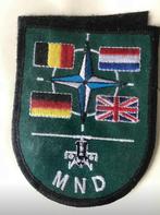 Mouwembleem donker groen MULTI NATIONALE BRIGADE KFOR, Verzamelen, Ophalen of Verzenden, Landmacht, Nederland, Embleem of Badge