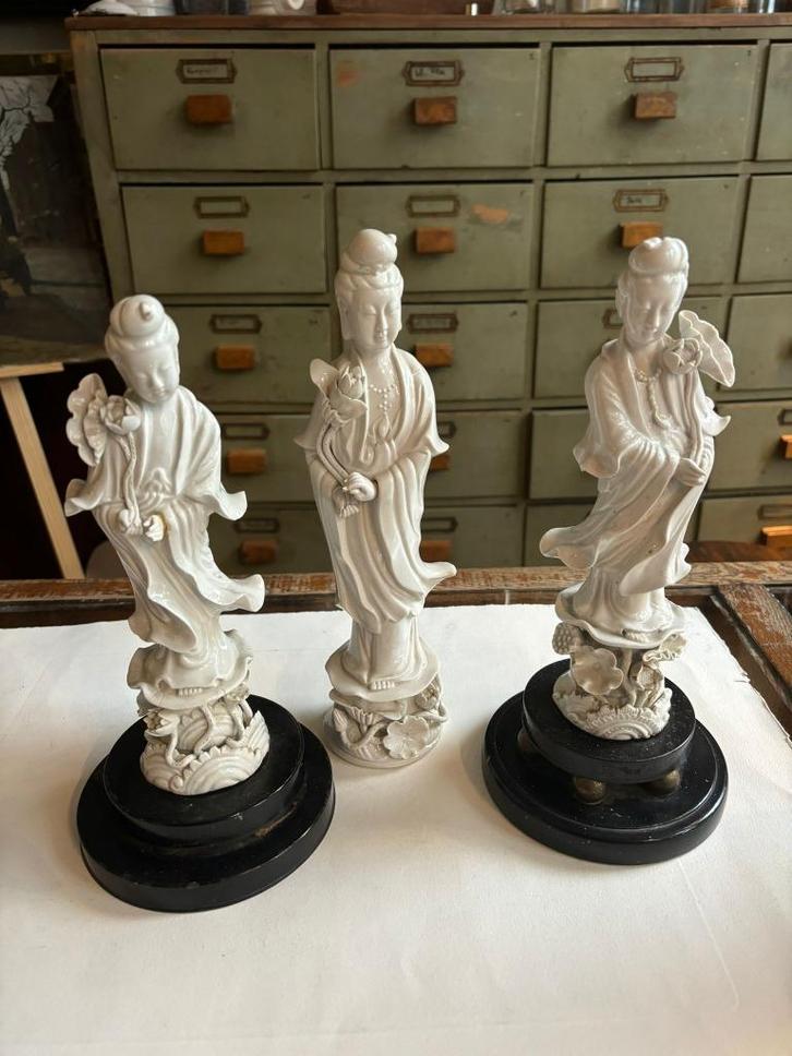 Elegante Guanyin beeldjes van wit Chinees porselein., Antiek en Kunst, Antiek | Porselein, Ophalen of Verzenden