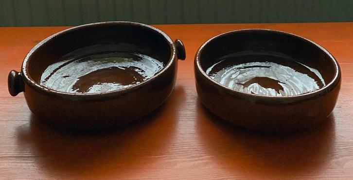 Set van 2 ronde ovenschalen: Ø 25 / Ø 23 cm, los te koop, Huis en Inrichting, Keuken | Keukenbenodigdheden, Gebruikt, Ophalen of Verzenden