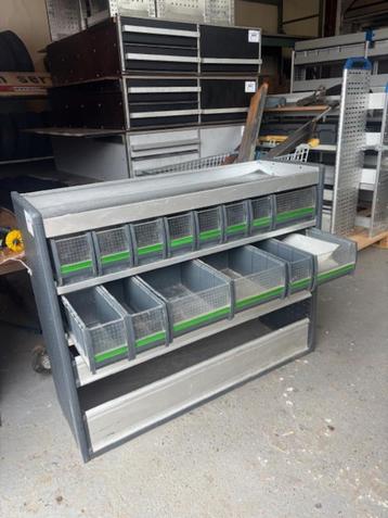 BOTT (2465) L127 43 H101 €325 beschikbaar voor biedingen